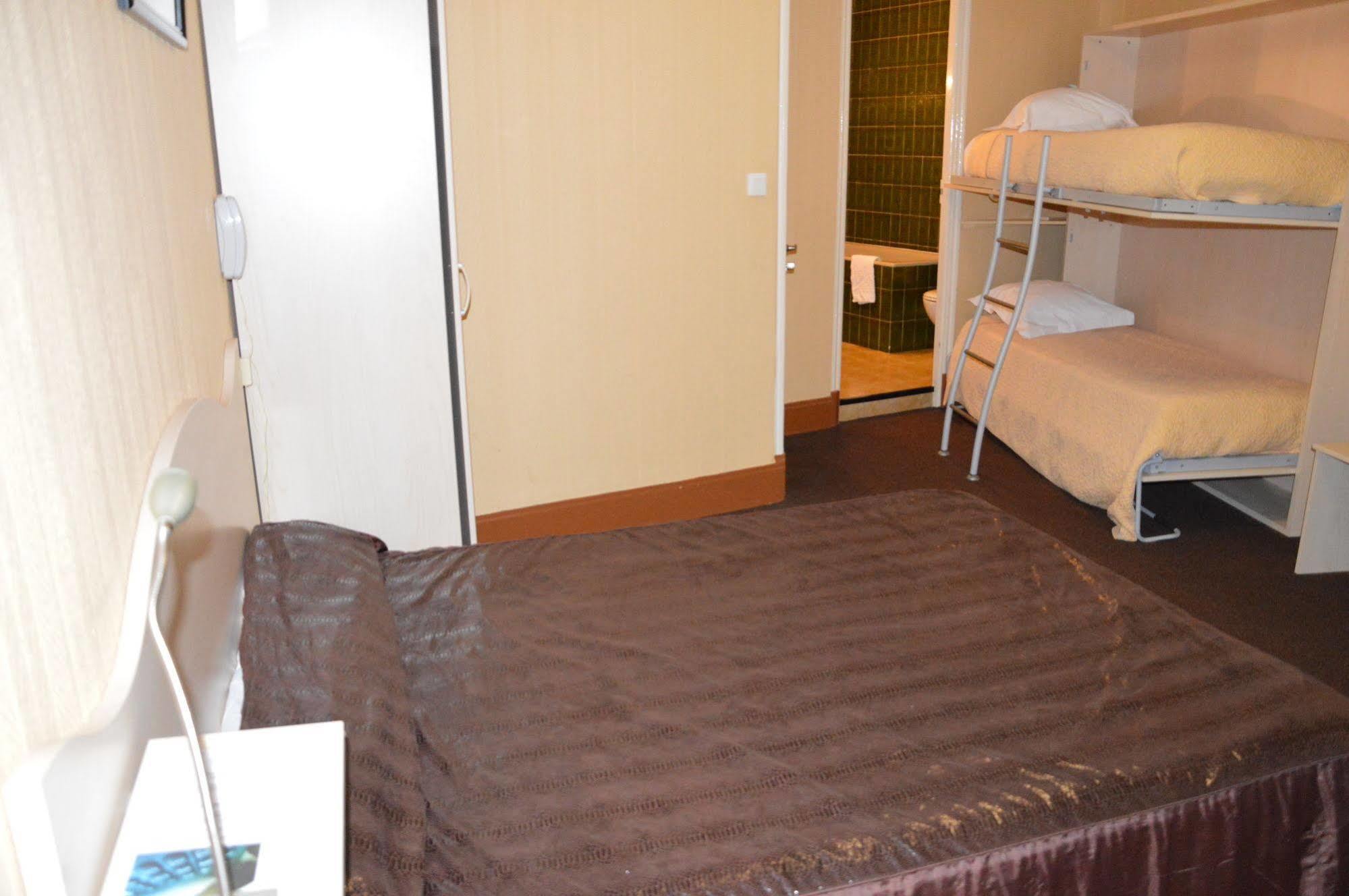 Hotel Au Chapon Fin ปัวติเยร์ ภายนอก รูปภาพ